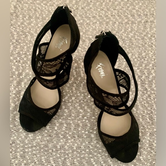 FIONI Clothing Black Lace Heels Payless  Shoes NWOT - Size 8 - Picture 2 of 11